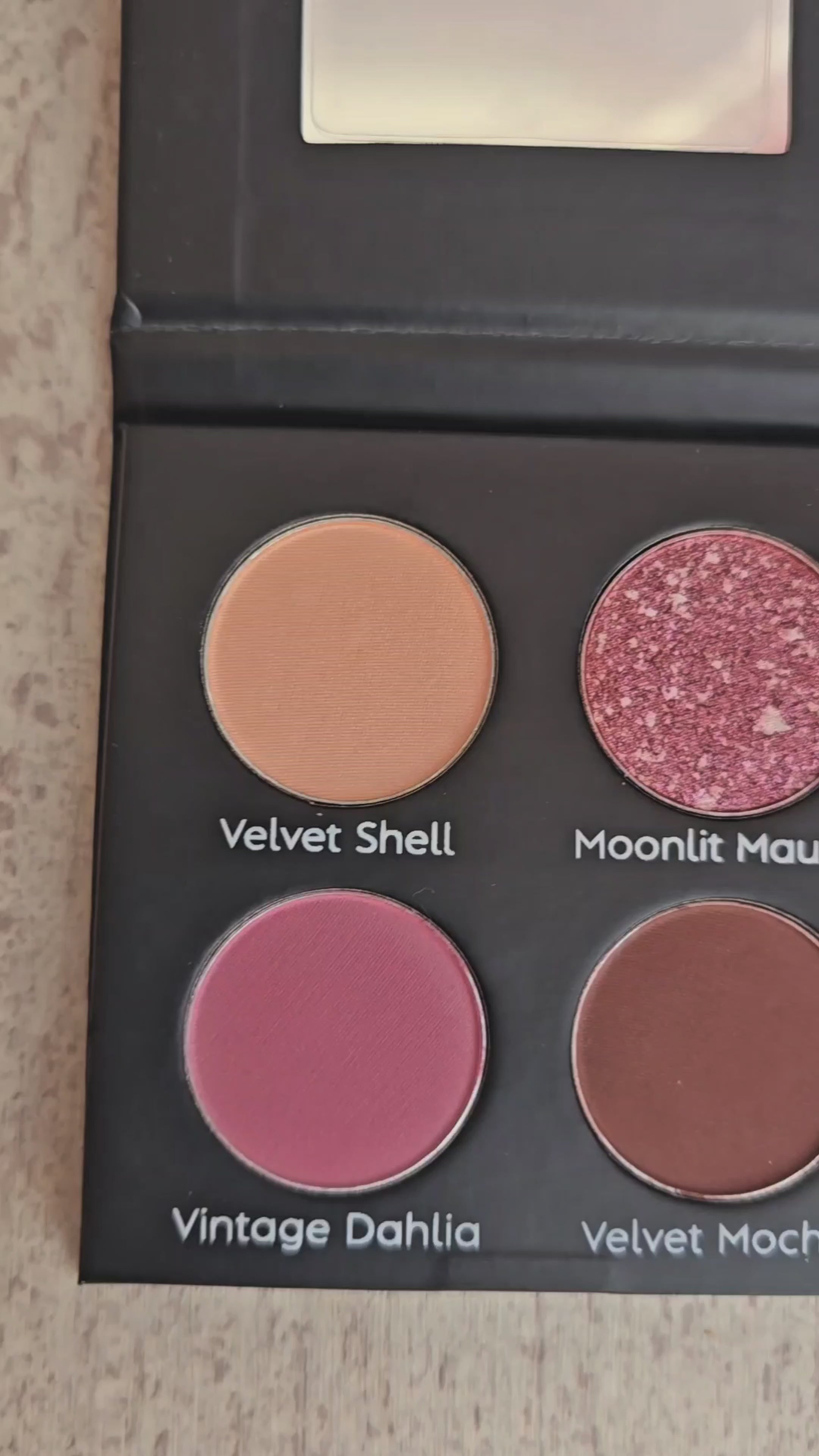 Load video: Mini Summer Eyeshadow Palette #01