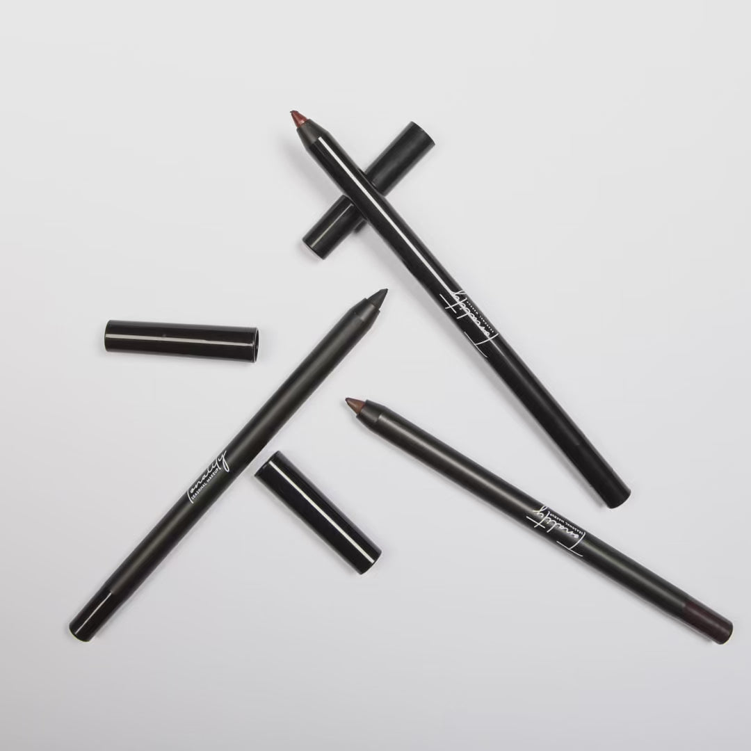 Load video: Gel Eyeliner for Light Spring, Warm Spring, Soft Autumn
