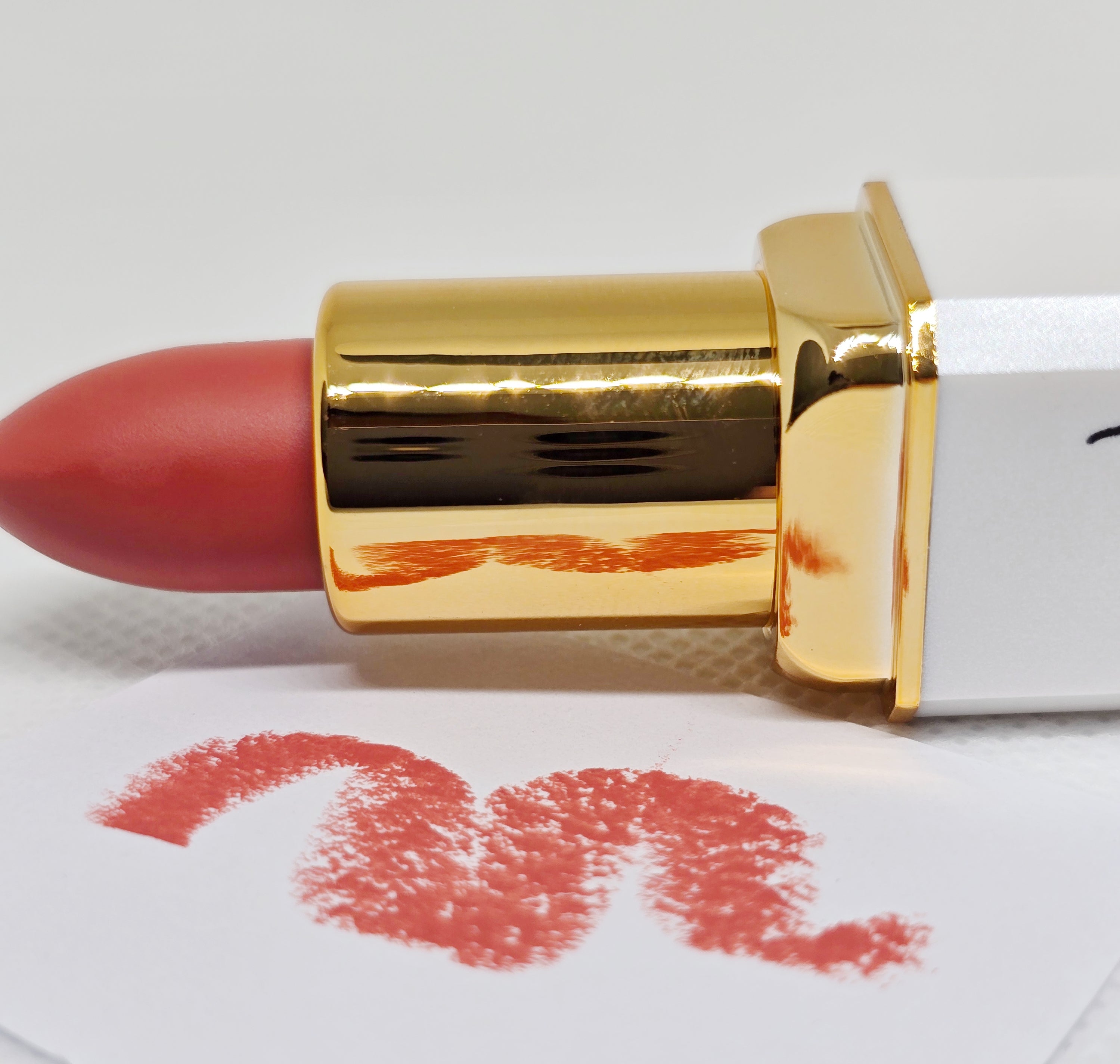 #20 Toasted Terracotta - Velvet Blur Lipstick